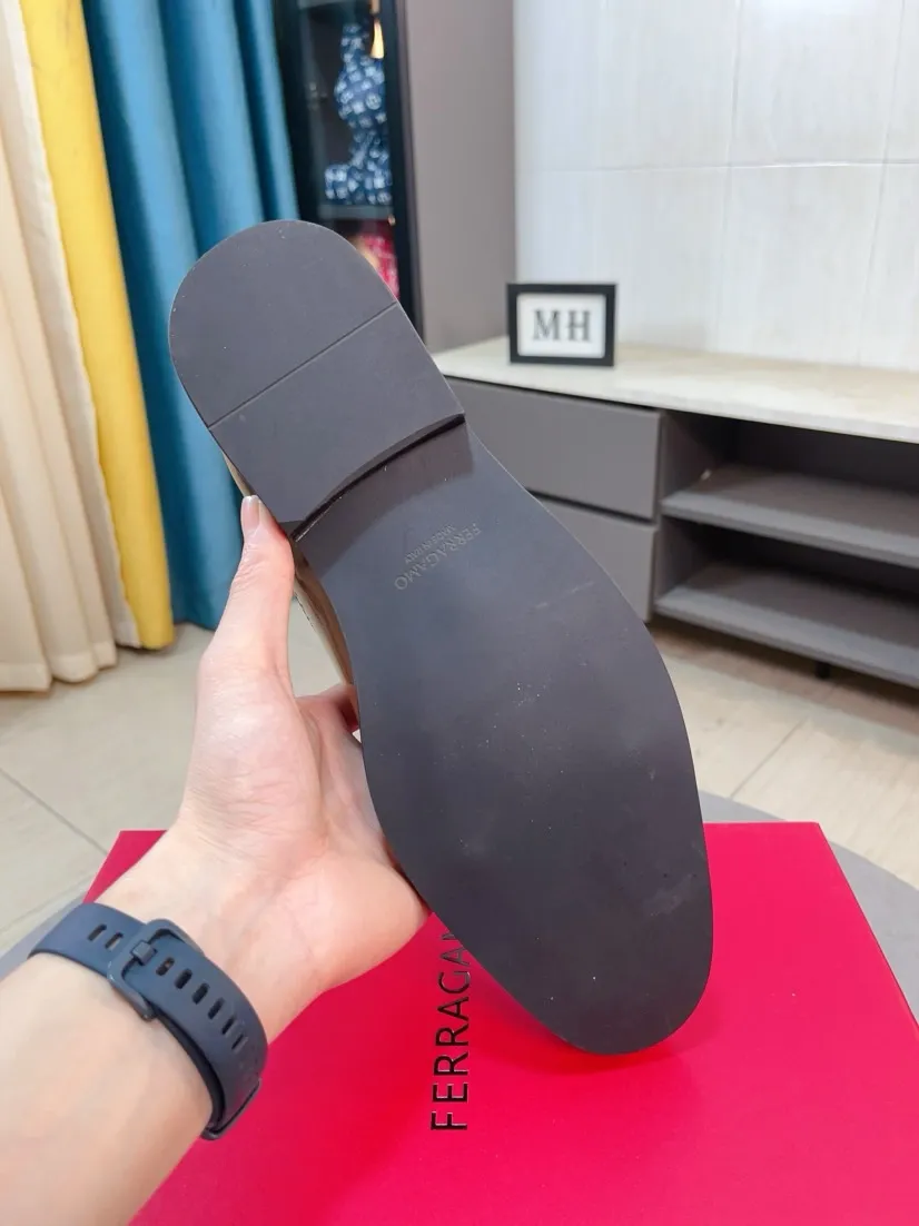 Ex-factory price 560🌸🌸Water dyed cowhide 🆘[Salvatore Ferragamo] Ferragamo’s latest casual business leather shoes for men! Available at counters simultaneously! The fabric is made of specially imported original suede calfskin, and the interior is made of imported water-dyed cowhide. It is absolutely luxurious and leads the fashion trend. Matching code: 38-44 45 customized